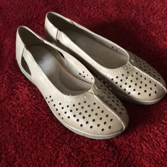 Shoes - Picture 1 of 3